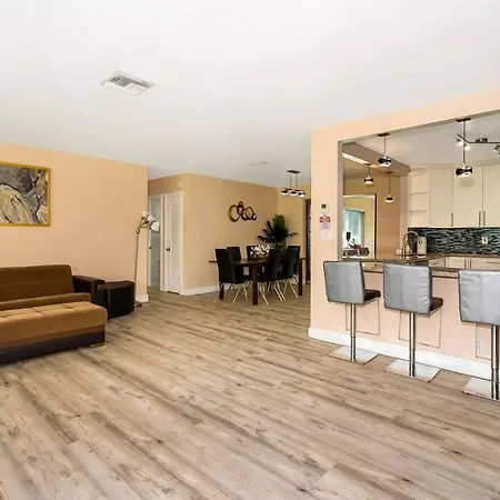 Tranquil Retreat With Heated Pool Minutes To The Beach